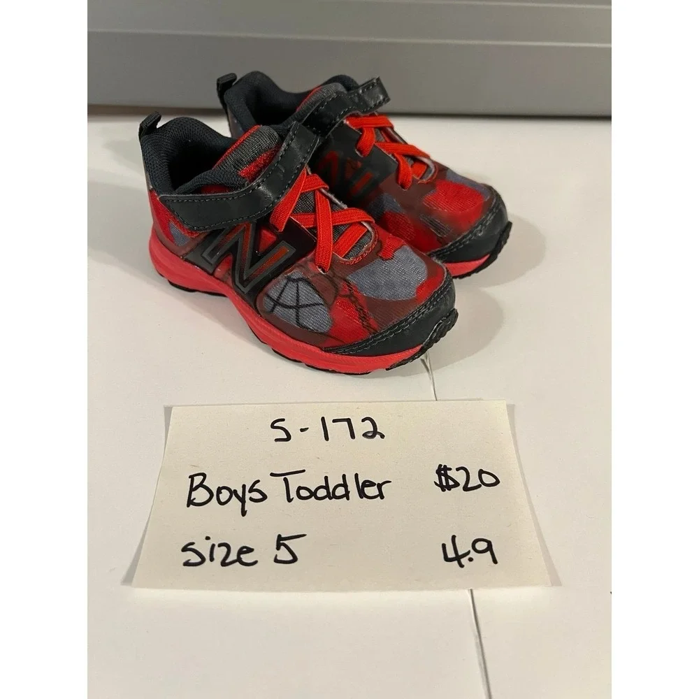 Toddler size 5 Nike Shoes (s-172)